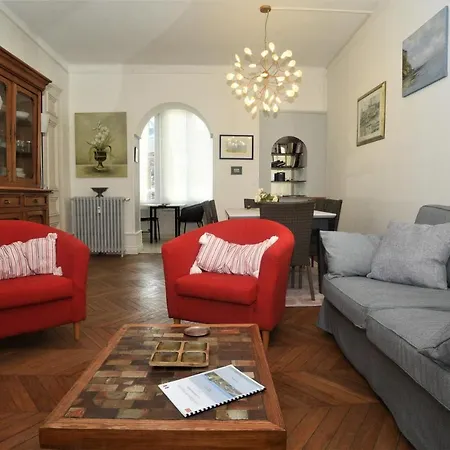 Apartment Place Des Bains *
