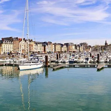 Apartment Place Des Bains *